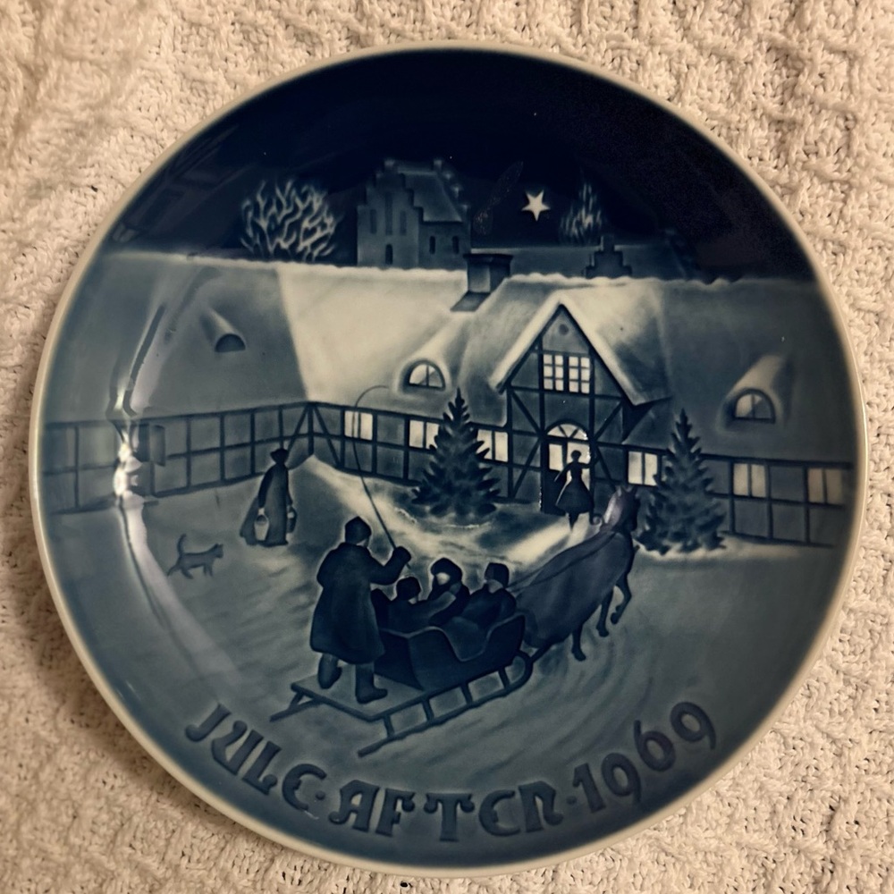 1969‎ Bing & Grondahl Christmas plate.